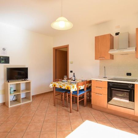 1 Bedroom Beautiful Apartment In دومازو المظهر الخارجي الصورة