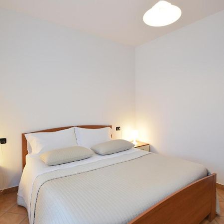 1 Bedroom Beautiful Apartment In دومازو المظهر الخارجي الصورة