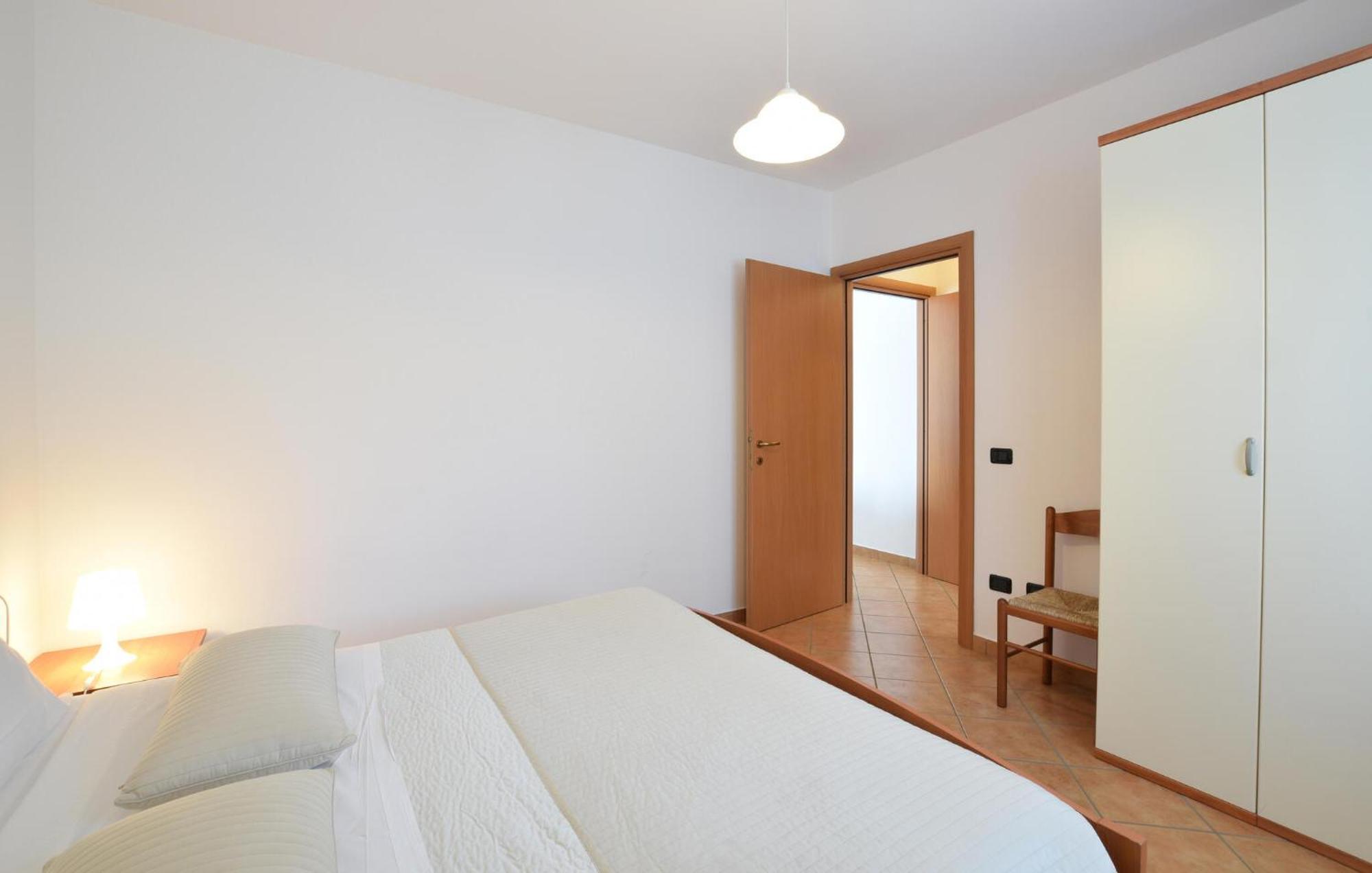 1 Bedroom Beautiful Apartment In دومازو المظهر الخارجي الصورة