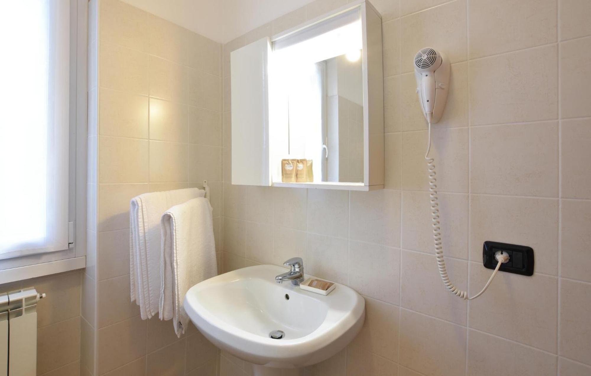 1 Bedroom Beautiful Apartment In دومازو المظهر الخارجي الصورة