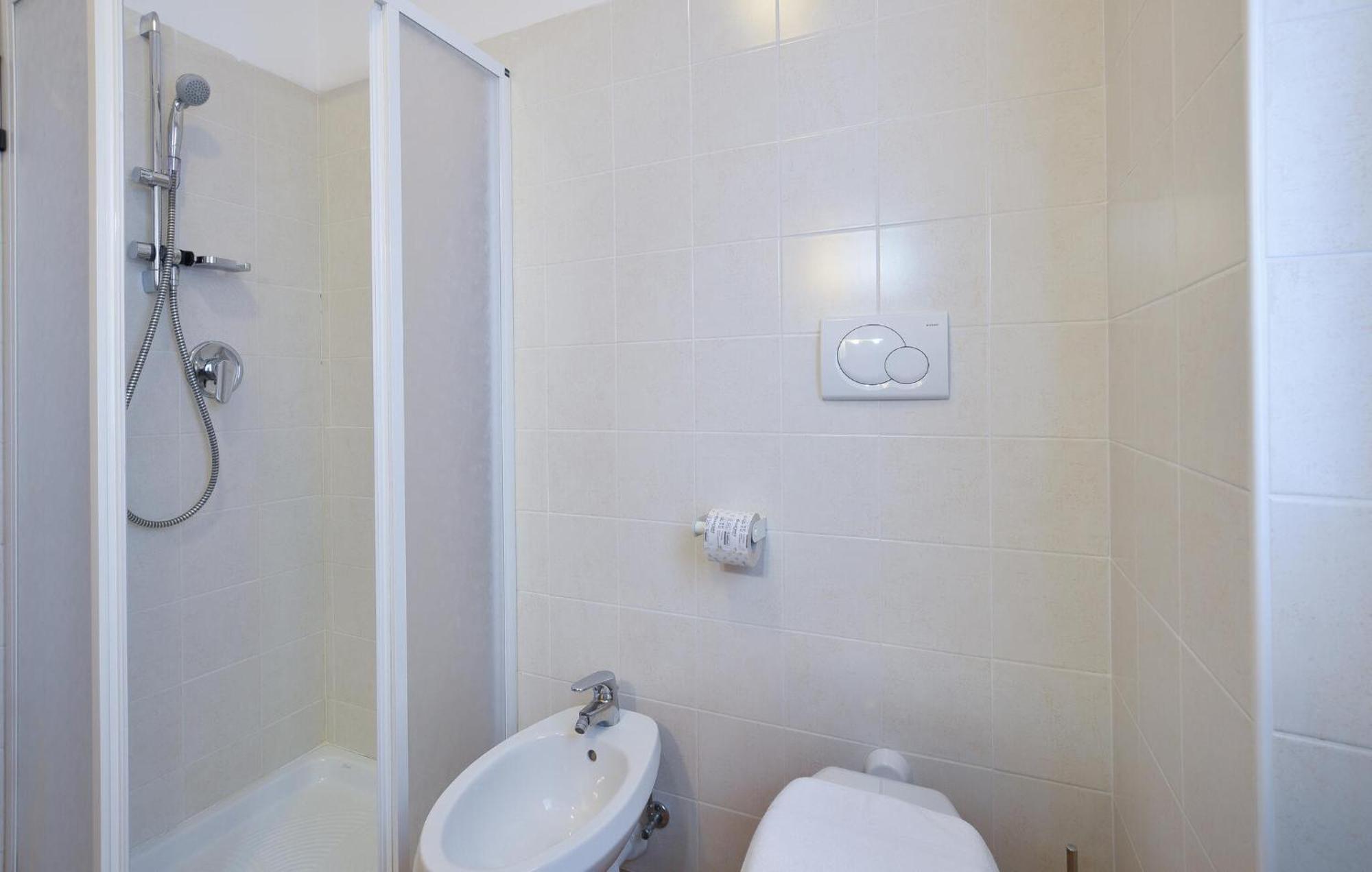 1 Bedroom Beautiful Apartment In دومازو المظهر الخارجي الصورة